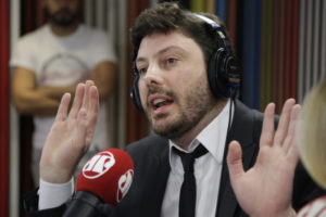 O apresentador Danilo Gentili durante entrevista no Pânico (Foto: Reprodução)