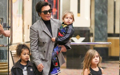 Kris Jenner e netos (Foto: Reprodução)