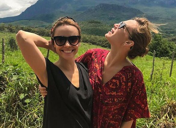 Mariana Ximenes e Débora Falabella em Minas (Foto: Reprodução/ Instagram)