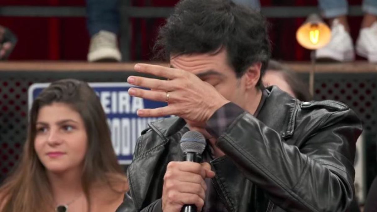 Mateus Solano faz revelações sobre relacionamento gay e desabafa: 