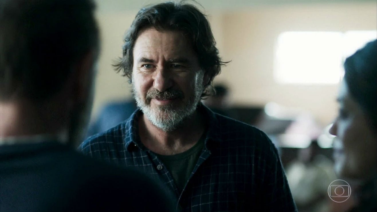 Padre Zoran em Órfãos da Terra (Foto: Reprodução/ Globo)