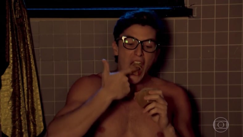 Patrick (Kebbler Toledo) em cena da novela das sete Verão 90 da Globo