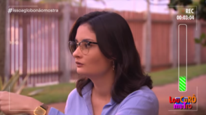 Repórter Nathalia Castro foi surpreendida e apareceu no Isso a Globo Não Mostra, do Fantástico. (Foto: Reprodução)
