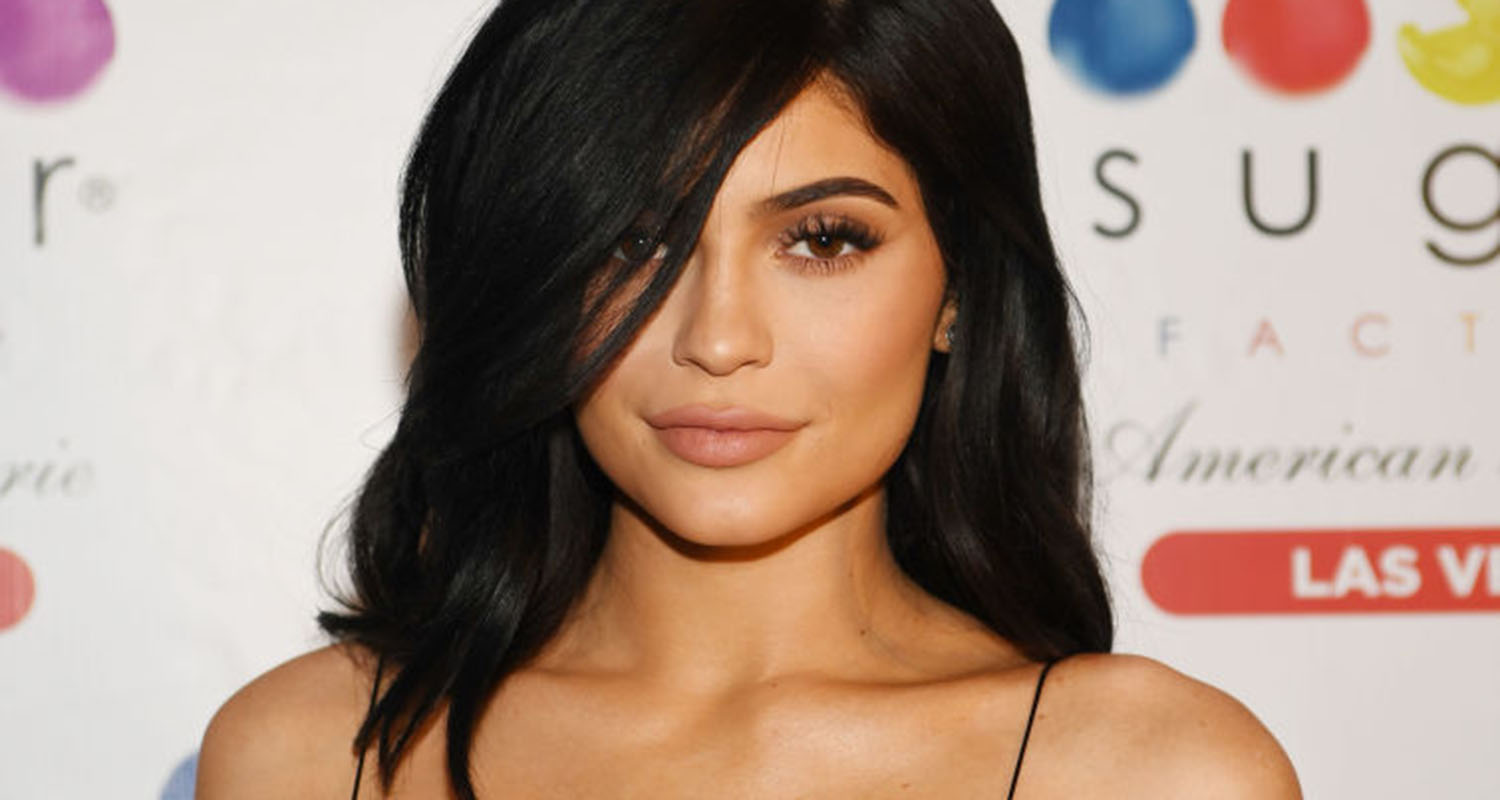 Kylie Jenner presenteou Travis Scott, o pai de sua filha