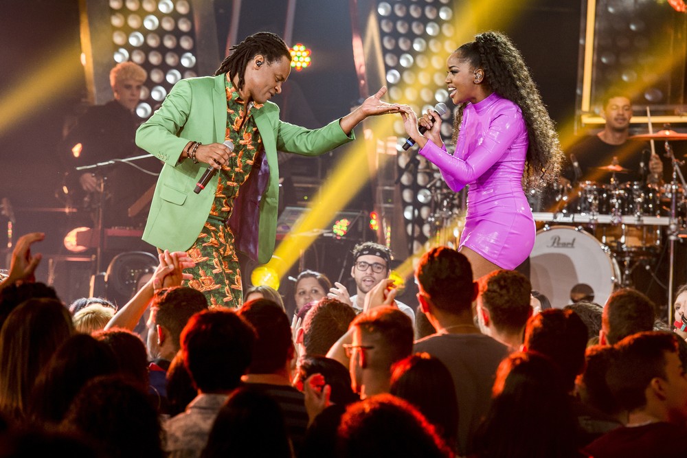 Iza e Toni Garrido no comando do SóTocaTop (Foto: Fábio Rocha/TV Globo)