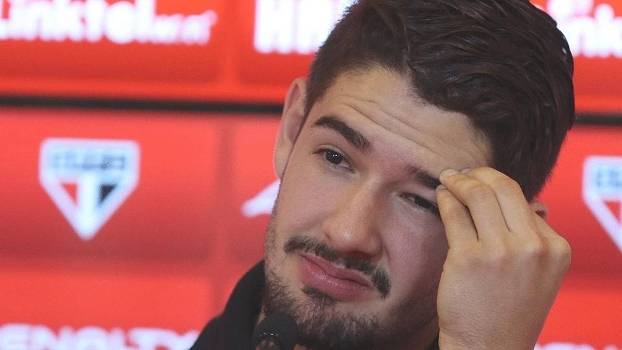 Alexandre Pato se machucou durante jogo do São Paulo contra o Flamengo (Foto: Reprodução)