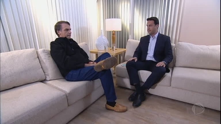 O presidente Jair Bolsonaro concede constantemente entrevistas para a Record (Foto: Reprodução)
