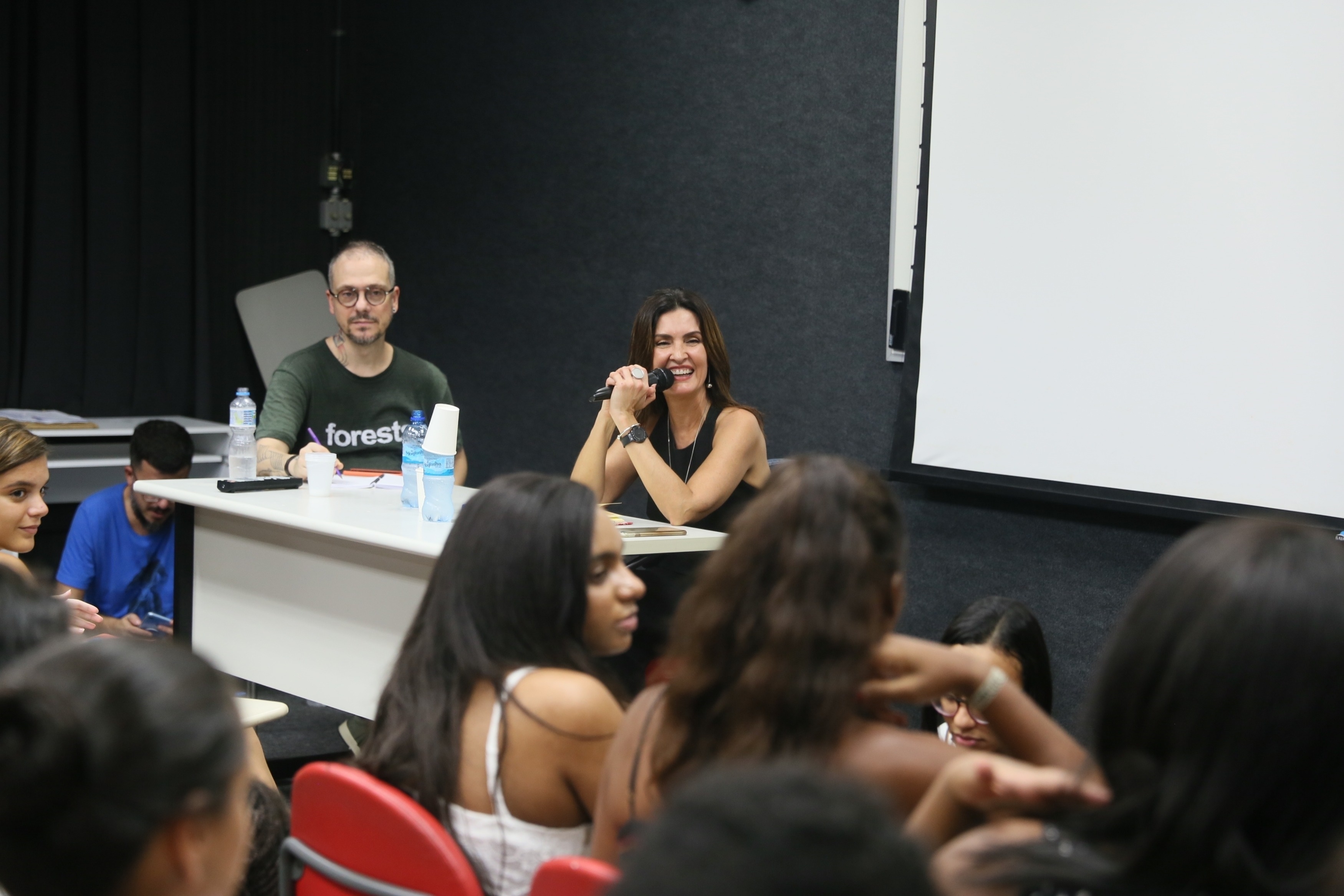 Fátima Bernardes faz palestra "encontro marcado com Fátima" na universidade Puc na Gávea no rio de janeiro para estudantes de jornalismo (Foto Agnews) Fátima Bernardes faz palestra "encontro marcado com Fátima" na universidade Puc na Gávea no rio de janeiro para estudantes de jornalismo (Foto Agnews)