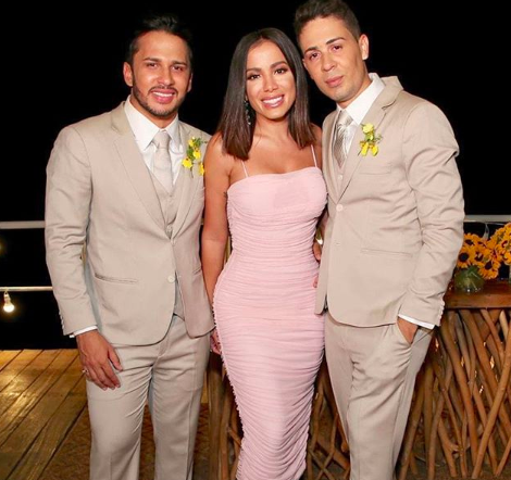 Bissexual assumida, Anitta dá em cima de famosa apresentadora de TV casada em casamento de Carlinhos Maia Foto: Reprodução