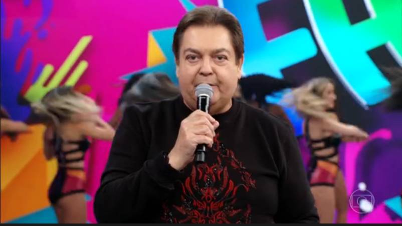 O apresentador Faustão ridicularizou música de Paula Fernandes (Foto: Reprodução)
