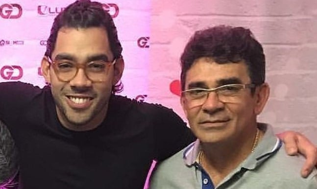 Gabriel Diniz, que morreu após acidente de avião, e o pai Cizinato Diniz; o cantor namorava com Karoline Calheiros (Foto: Reprodução)