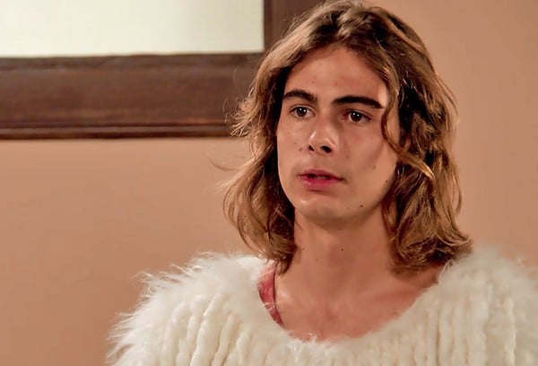 João (Rafael Vitti) na novela das sete Verão 90 da Globo(Imagens: site GShow)