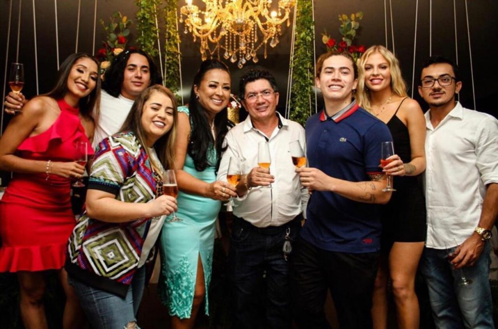 Whindersson Nunes com sua família (Foto: Lina Magalhães)