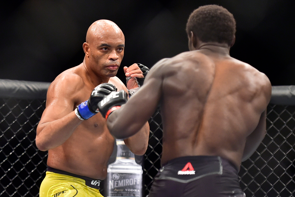 Anderson Silva lutou com Jared Cannonier no UFC 237, não exibido pela Globo (Foto: Reprodução)
