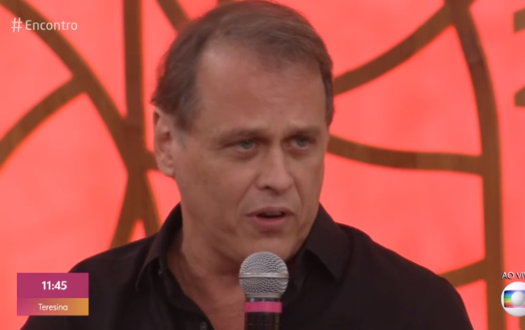 Guilherme Fontes em entrevista no Encontro da Globo; ele está atualmente em Órfãos da Terra (Foto: Reprodução/ Globo)