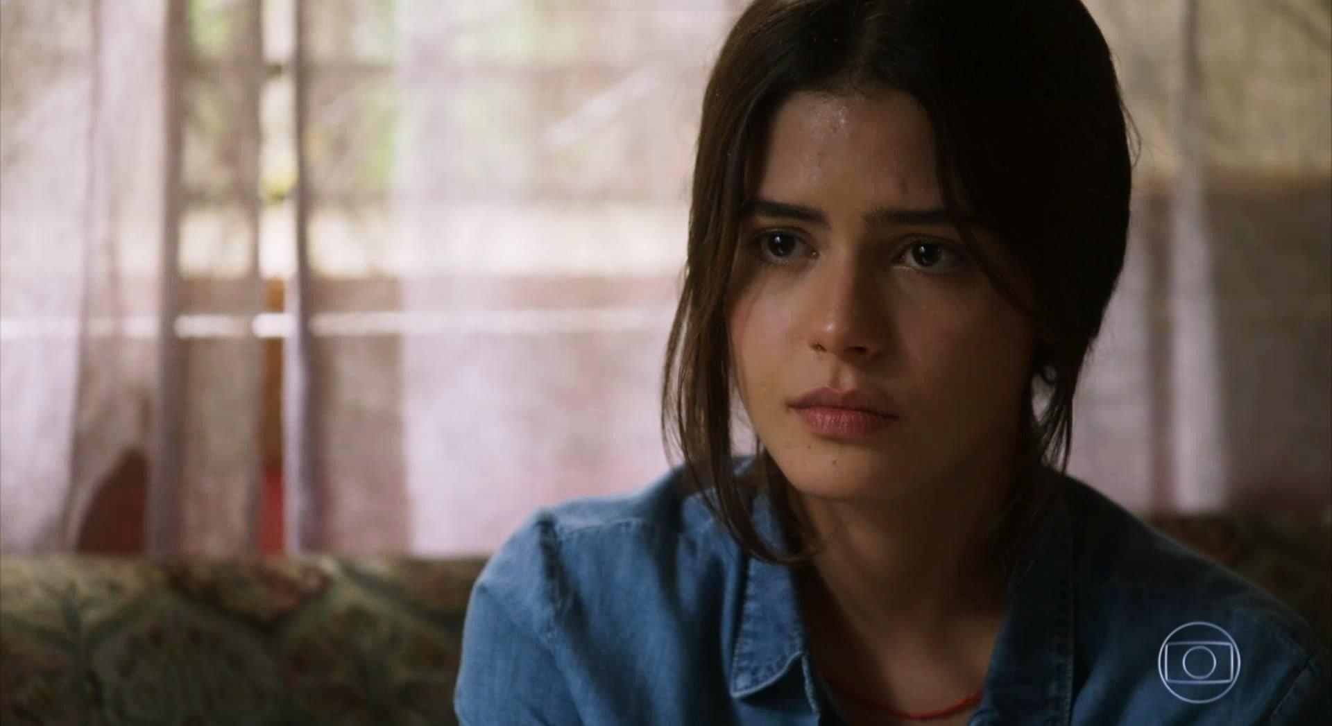 Julia Dalavia é a intérprete da mocinha Laila da novela da Globo Órfãos da Terra