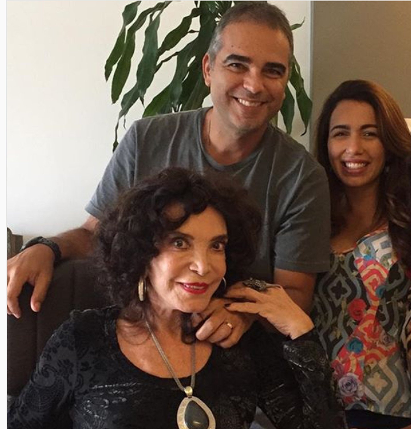 http://tvfoco.uai.com.br/wp-content/uploads/2015/05/Daniela-Mercury.jpg