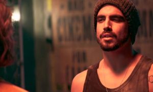 Rock (Caio Castro) em cena de A Dona do Pedaço (Foto: Reprodução/Globo)