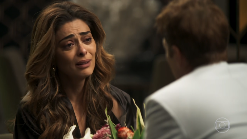 Maria da Paz (Juliana Paes) dará vexame com Régis (Reynaldo Gianecchini) em A Dona do Pedaço (Foto: Reprodução/Globo)