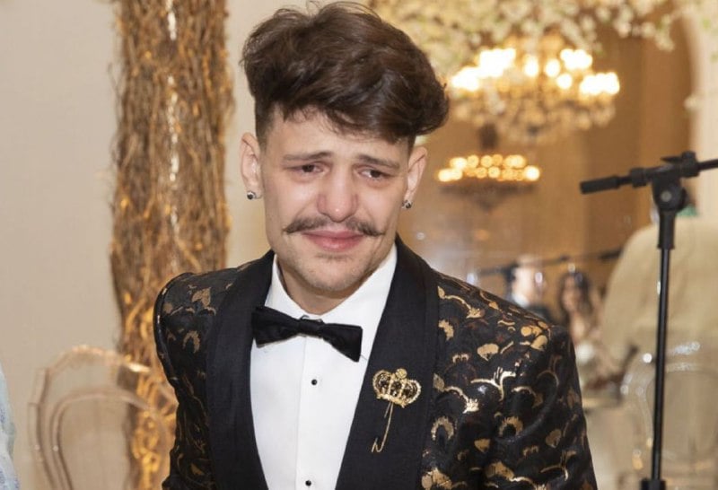 Saulo Poncio foi às lágrimas durante show (Foto: Reprodução)