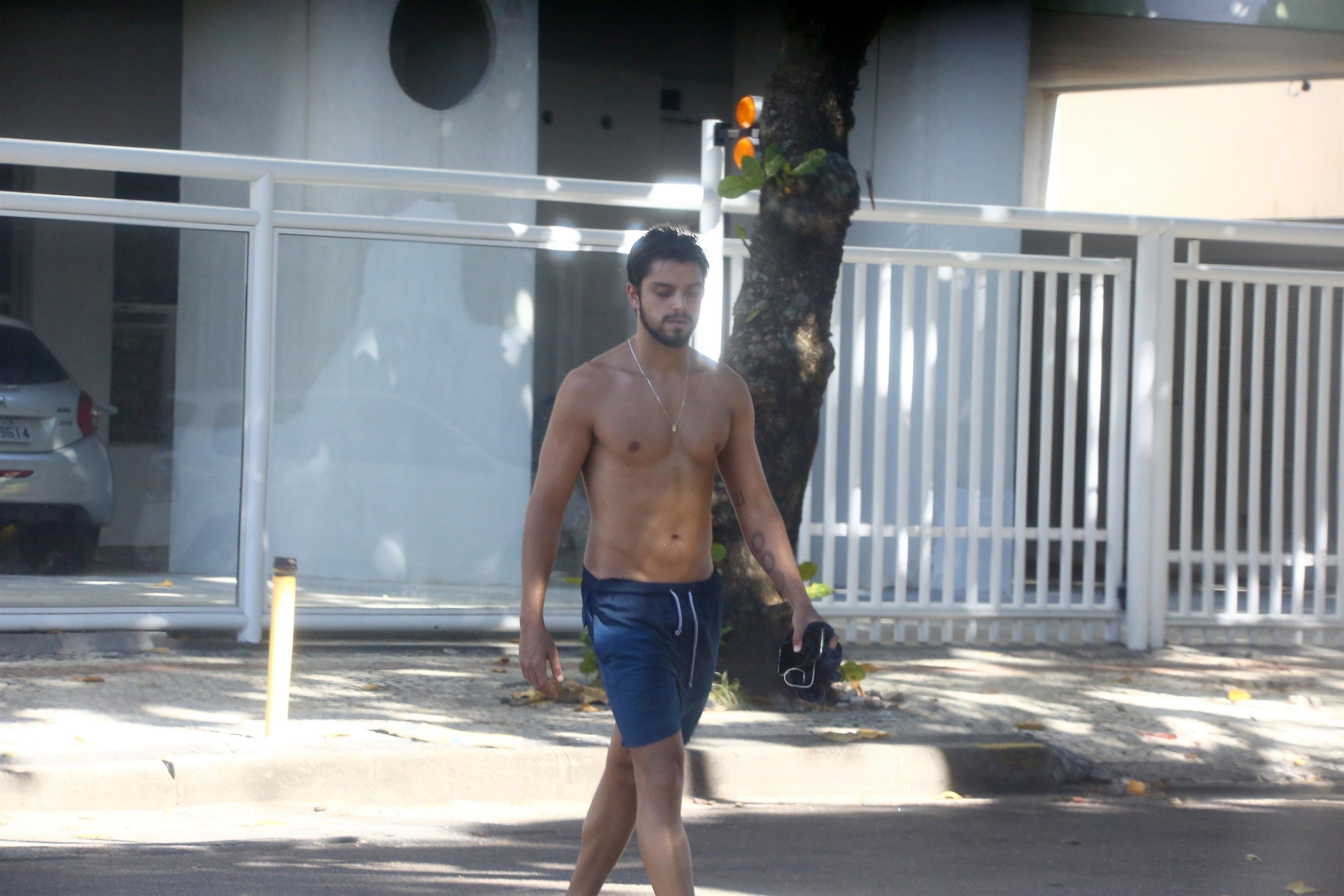 *EXCLUSIVO* Rodrigo Simas na Barra da Tijuca no Rio de Janeiro. http://www.otvfoco.com.br/wp-content/uploads/2015/05/Daniela-Mercury.jpg