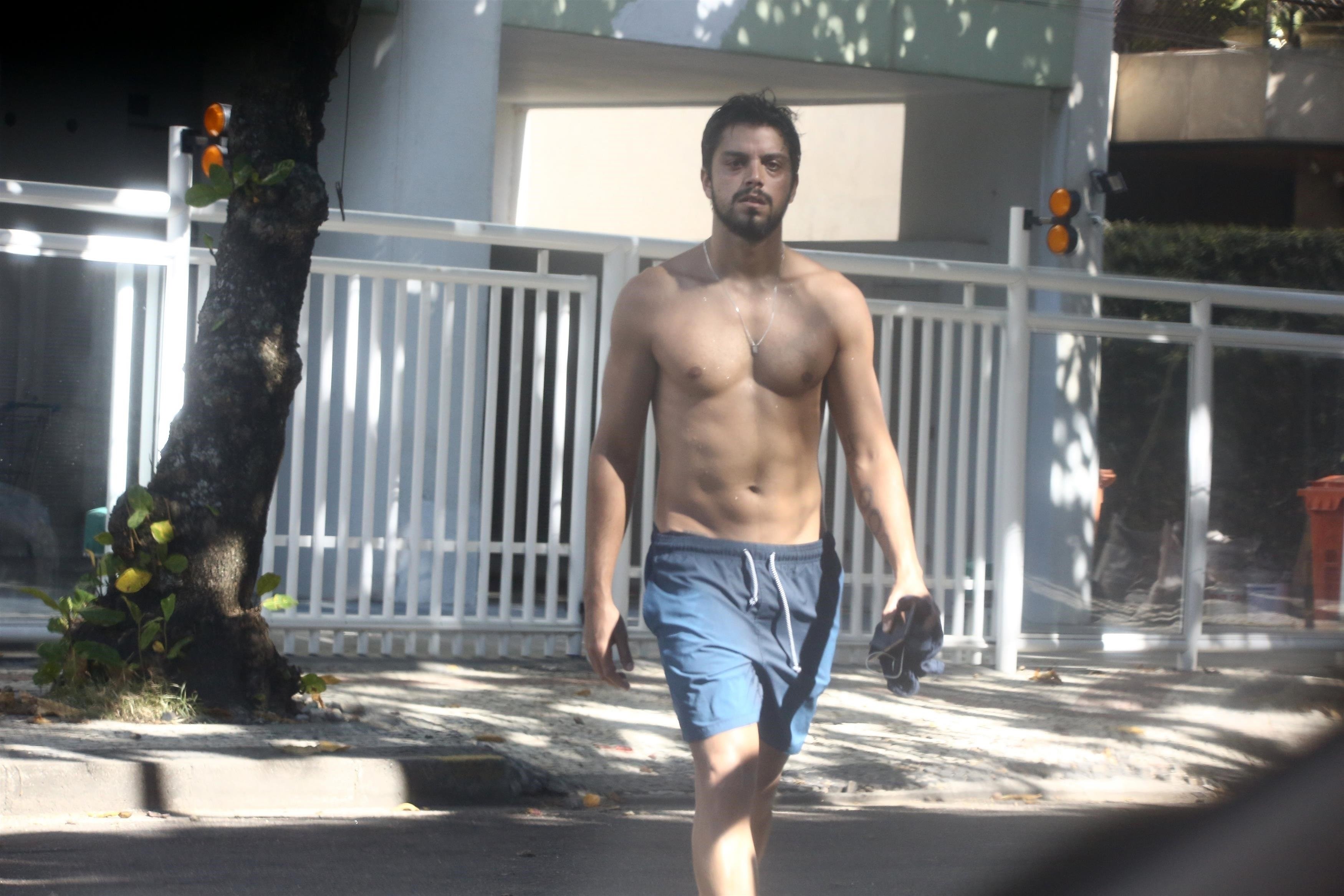 *EXCLUSIVO* Rodrigo Simas na Barra da Tijuca no Rio de Janeiro.