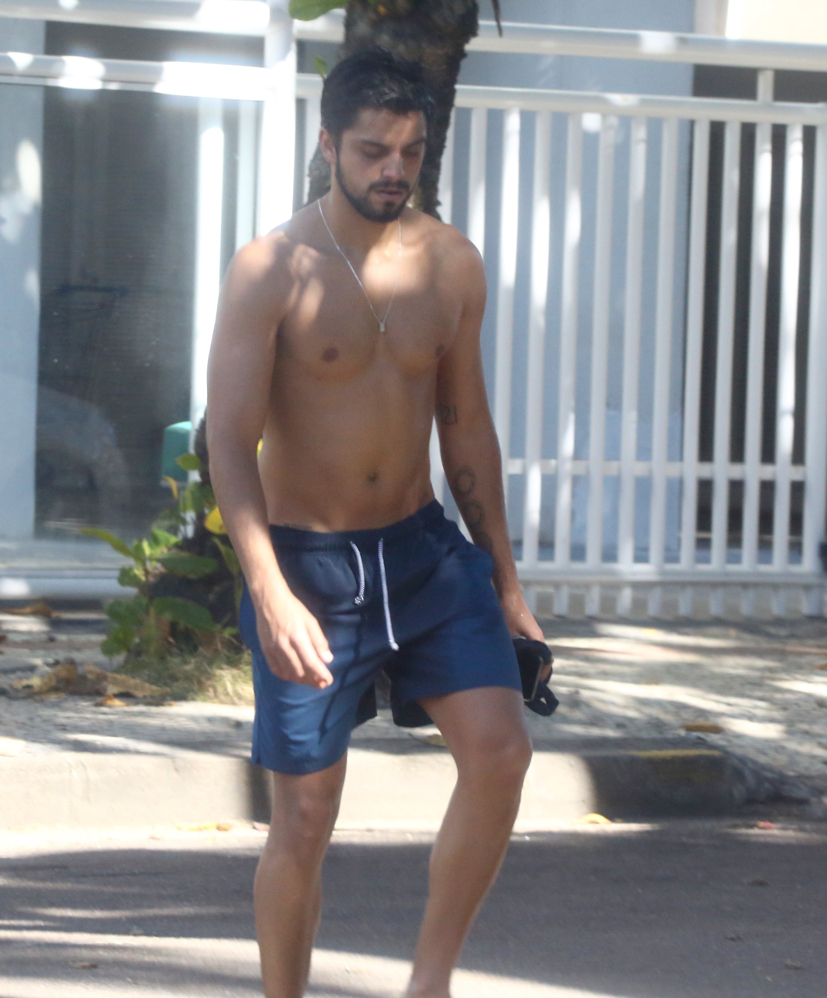 *EXCLUSIVO* Rodrigo Simas na Barra da Tijuca no Rio de Janeiro.