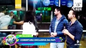 Briga aconteceu durante entrevista ao vivo na TV (Reprodução)