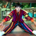 O Nino do Castelo Rá-Tim-Bum surgiu namorando um bonitão e deixou o público perplexo com a novidade (Foto: Reprodução: TV Cultura)