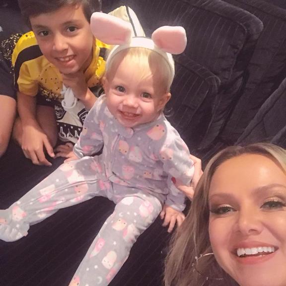 Eliana publicada foto rara ao lado de seus dois filhos (Foto: Reprodução)
