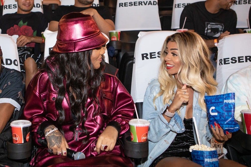 Ludmilla e a bailarina Brunna Gonçalves durante lançamento do DVD