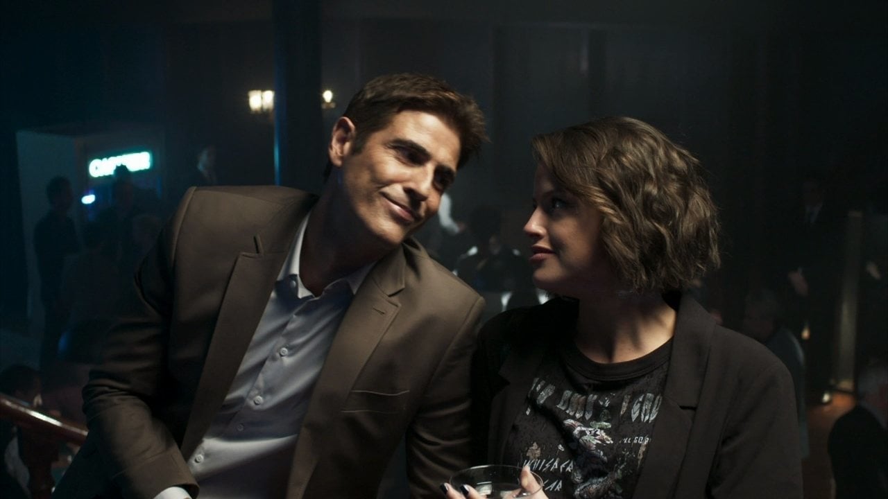 Régis (Reynaldo Gianecchini) e Jô (Agatha Moreira) em A Dona do Pedaço da Globo 