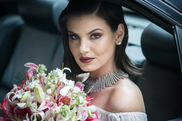 Camila Queiroz é Vanessa em Verão 90 da Globo e está arrasando na novela