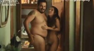 Clarice Falcão e Luis Lobianco apareceram nus em cena de Shippados. (Foto: Reprodução/ Instagram)