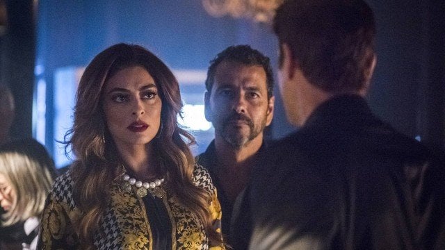 Amadeu leva Maria da Paz para flagrar Régis no cassino em "A dona do pedaço" Foto: PAULO BELOTE/Rede Globo/Divulgação