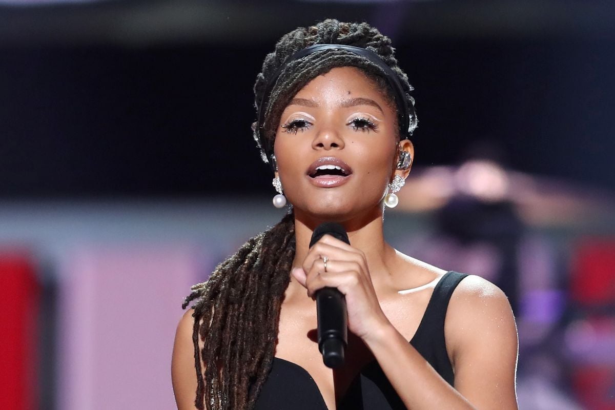 Saiba quem é Halle Bailey, que vai viver Ariel no live-action de A Pequena Sereia (Foto: Reprodução)