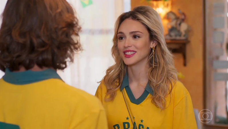 Manu (Isabelle Drummond) e João (Rafael Vitti) em cena de Verão 90 (Foto: Reprodução/Globo)