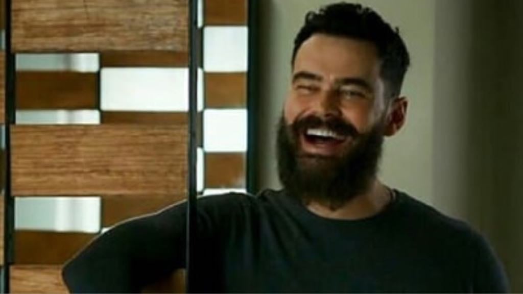 Carmo Dalla Vecchia, da Globo, diz que tem vários namorados e pede nude para seguidor (imagem: reprodução)