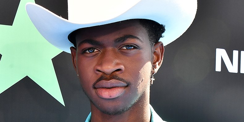 O rapper americano Lil Nas X fez uma declaração nas redes sociais e assumiu ser gay (Foto: Reprodução)