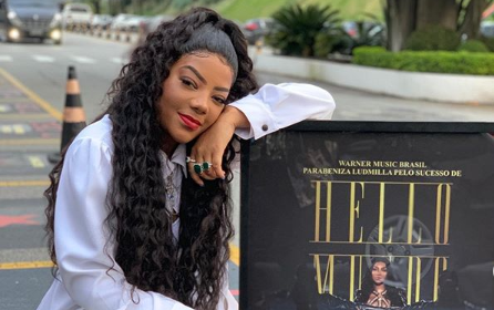 A cantora carioca Ludmilla, surpreendeu os seu seguidores ao compartilhar um momento pra lá de íntimo com a sua namorada Brunna Gonçalves (Foto: Reprodução)