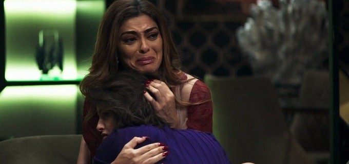 Maria da Paz vai aos prantos em A Dona do Pedaço e é consolada por Jô na Globo Maria da Paz vai aos prantos em A Dona do Pedaço e é consolada por Jô na Globo
