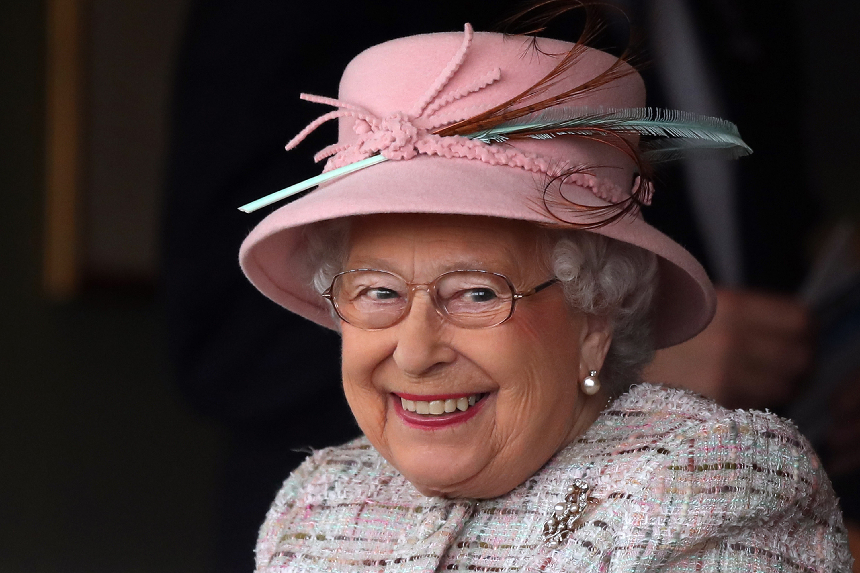 A Rainha Elizabeth II afirmou que vai abdicar do trono aos 95 anos de idade (Foto: Reprodução)