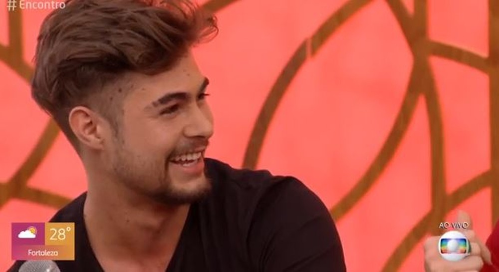 O ator Rafael Vitti participou do programa Encontro com Fátima Bernardes na manhã desta sexta-feira, 26 de julho, e comentou sobre seu relacionamento com Tatá Werneck (Foto: Divulgação / TV Globo)