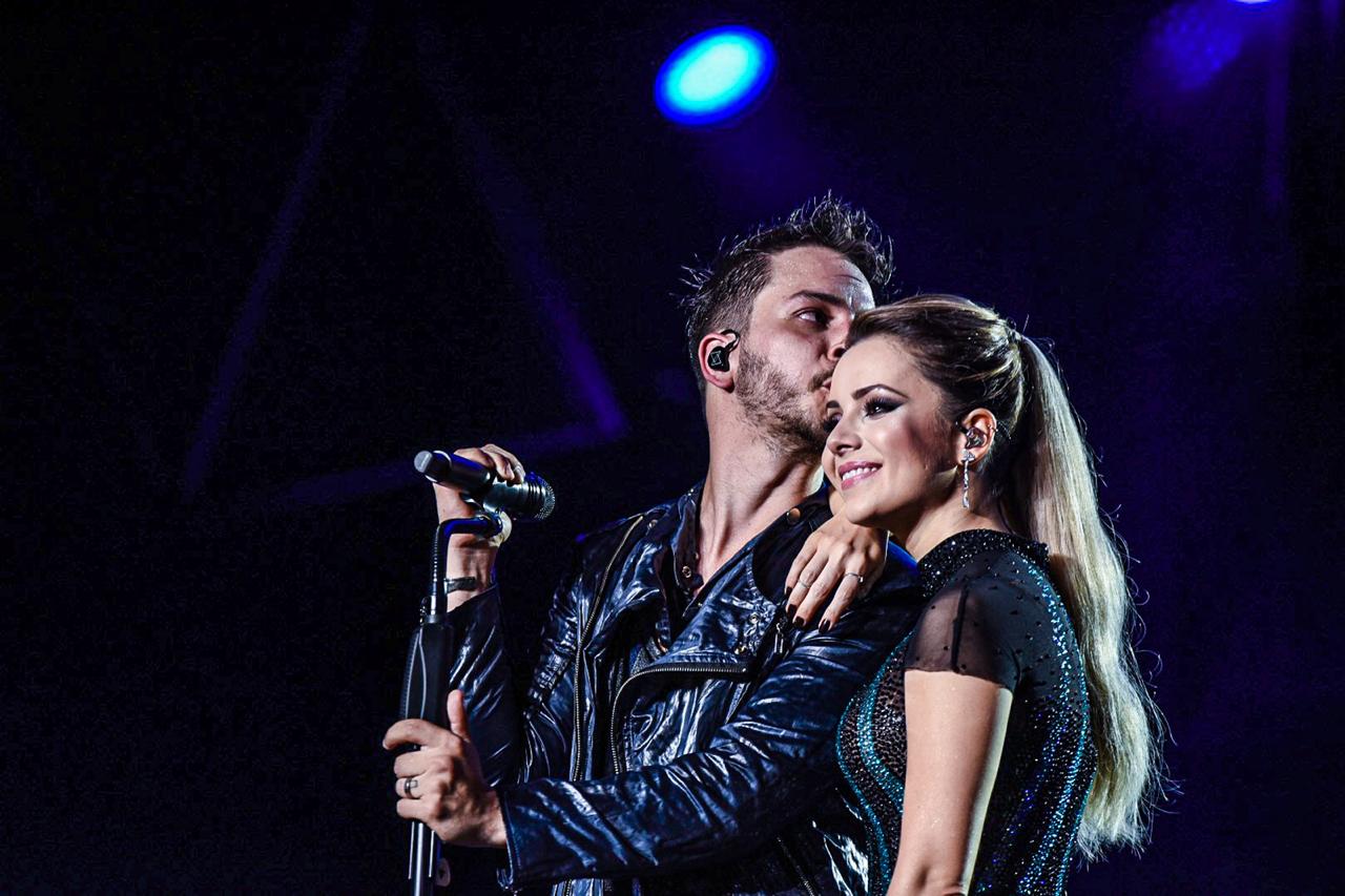 Sandy e Junior realizam sonho de militar durante show em Brasília (foto: Igor AgNews)