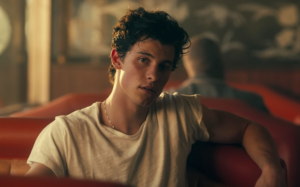 Shawn Mendes faz tatuagem desenhada por fã e surpreende a todos (Foto: Reprodução)