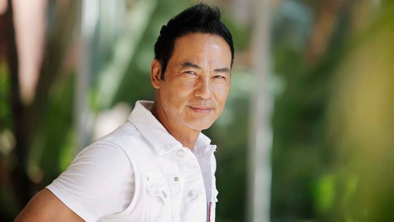 O ator Simon Yam foi esfaqueado e teve que ser socorrido as pressas (Foto: Reprodução)