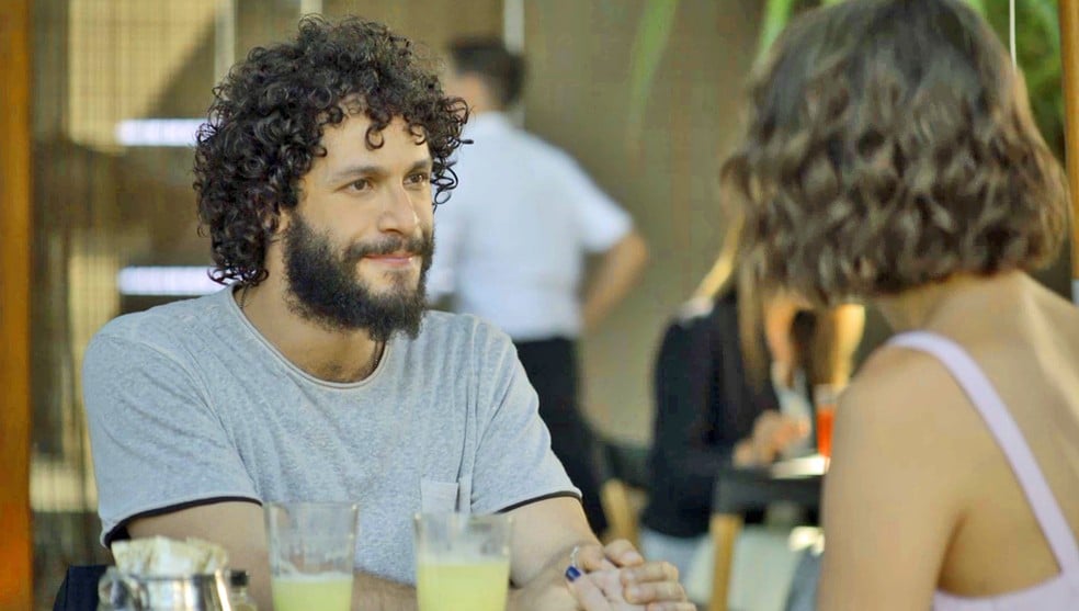 Téo (Rainer Cadete) em cena de A Dona do Pedaço da Globo