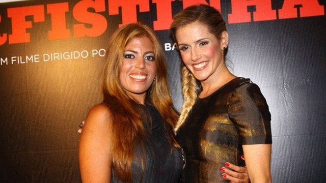 Rachel Pacheco e Deborah Secco posaram juntos durante estreia do filme Bruna Surfistinha 