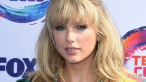 A cantora Taylor Swift ajudou uma fã com as despesas da faculdade (Foto: Reprodução)