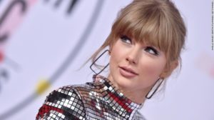 A cantora Taylor Swift lança nova música e é bem romântica na letra (Foto: Reprodução)